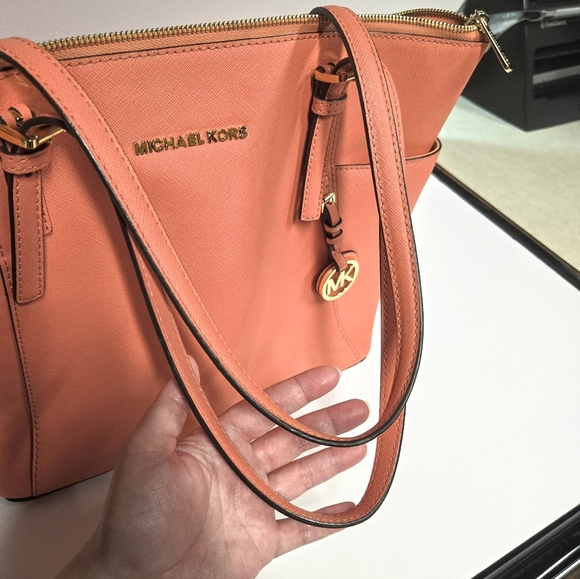 Michael Kors Charlotte Large Tote Handbag Coral Salmon - Picture 2 of 9